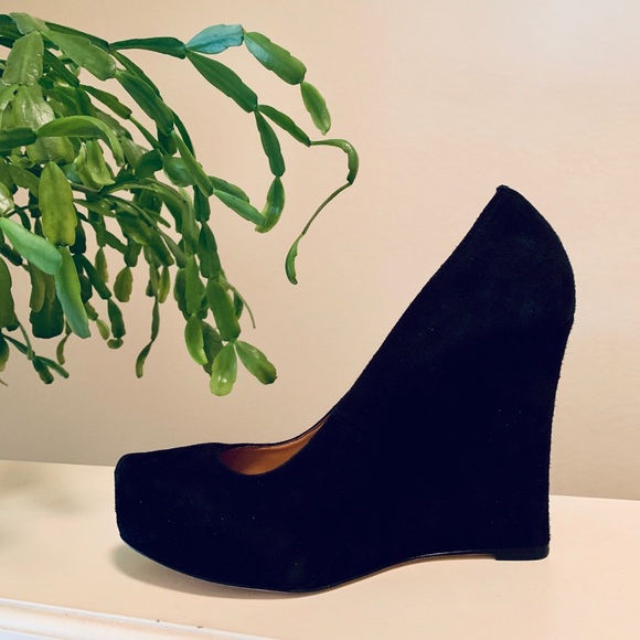 Ann Taylor Shoes - 🖤Ann Taylor Molly Suede 4” heel/wedge pumps